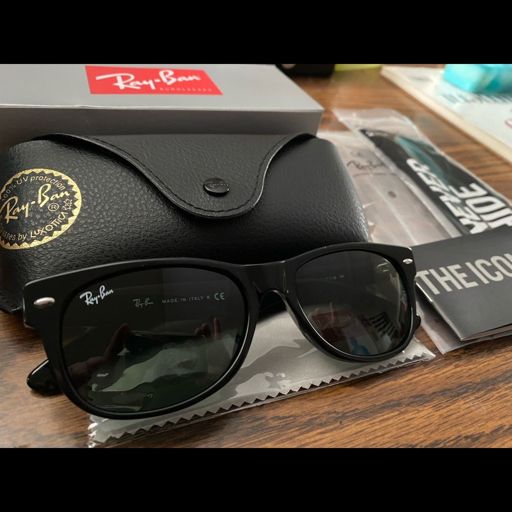 Ray-Ban New Wayfarer 2132 Non-Polarized. Brand New